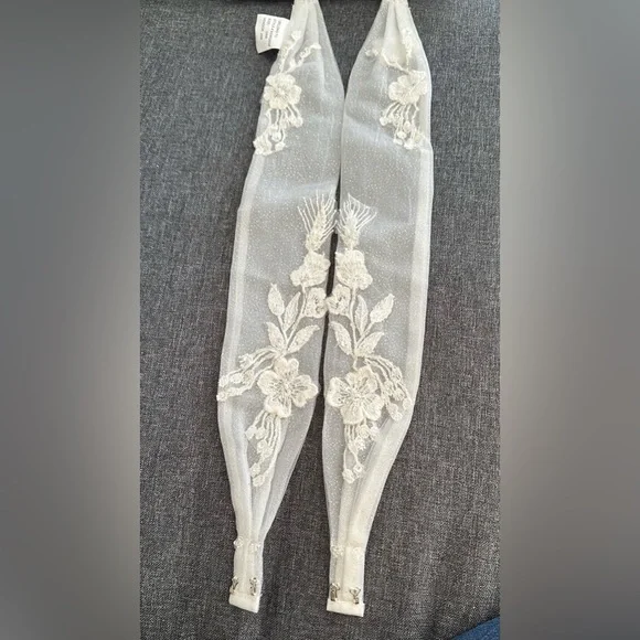 *SOLD* David’s Bridal Galina Signature Wedding Gown NWT - Picture 5 of 12